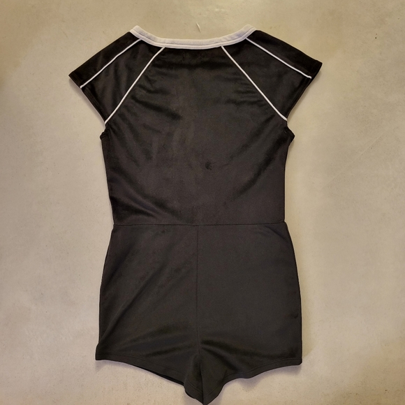Out from Under Rockie Velour Zip front romper XS - Picture 5 of 14